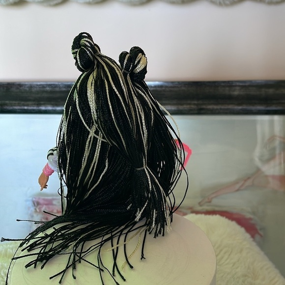 Mermaiz mermaidz doll with original items comes with a basket ball bag NWOT - Picture 4 of 6